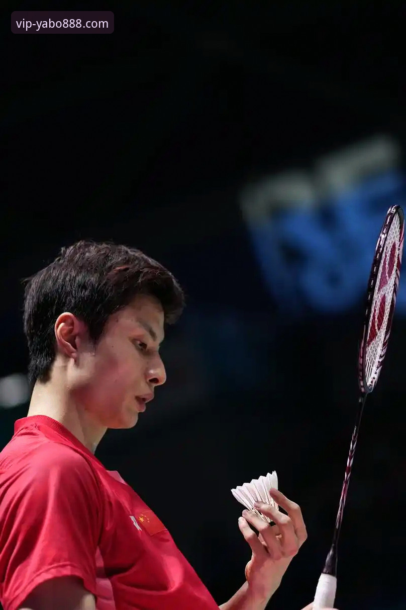 石宇奇亚锦赛强势夺冠，国羽男单八年等待终迎突破